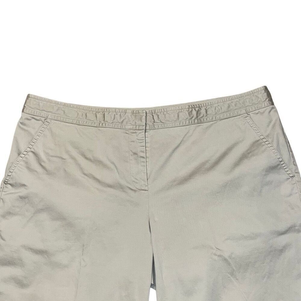 Tommy Bahama Ladies Khaki Shorts 11” Inseam Size 14 - Picture 2 of 6